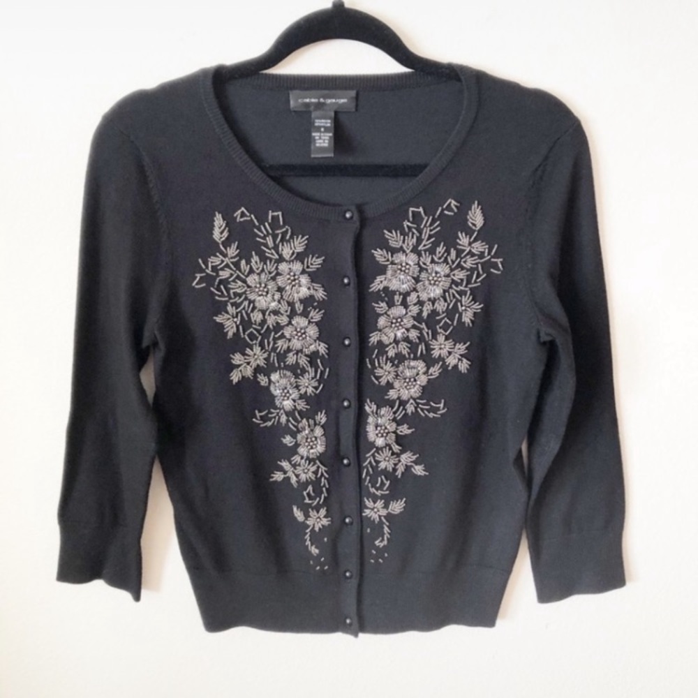 Cable & Gage Beaded Cardigan
In excellent condition 
Size S
70% Rayon
30…